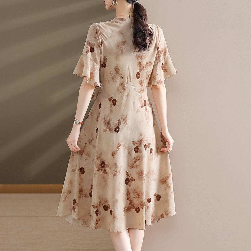Summer V-Neck Chiffon Dress 2026: Stylish Waist-Cinched Design for Mom's Youthful Look
