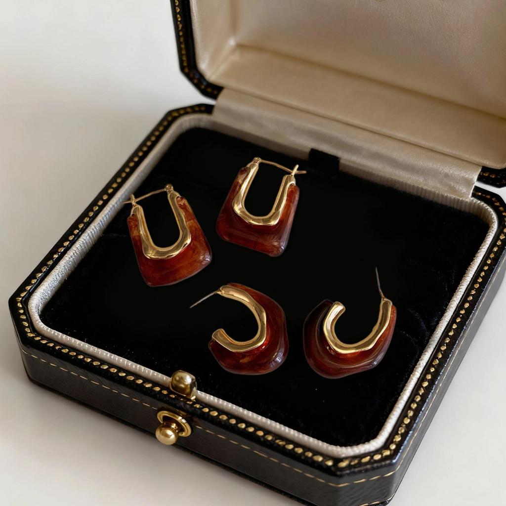 Miki French Retro Geometric Metal Stud Earrings: Versatile Cold Style Fashion Accessories