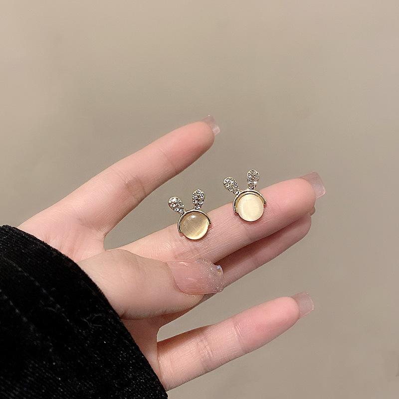 BLINGBAY New Women's Earrings Retro Women's Light Luxury High-End Niche Earrings Sweet Temperament Ear Accessories Modern Jewelry Gifts