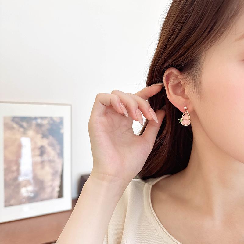 SUYU Women's Light Luxury Design Tassel Gourd Pendant Earrings Fashionable And Versatile Niche Design Earrings Daily Accessories