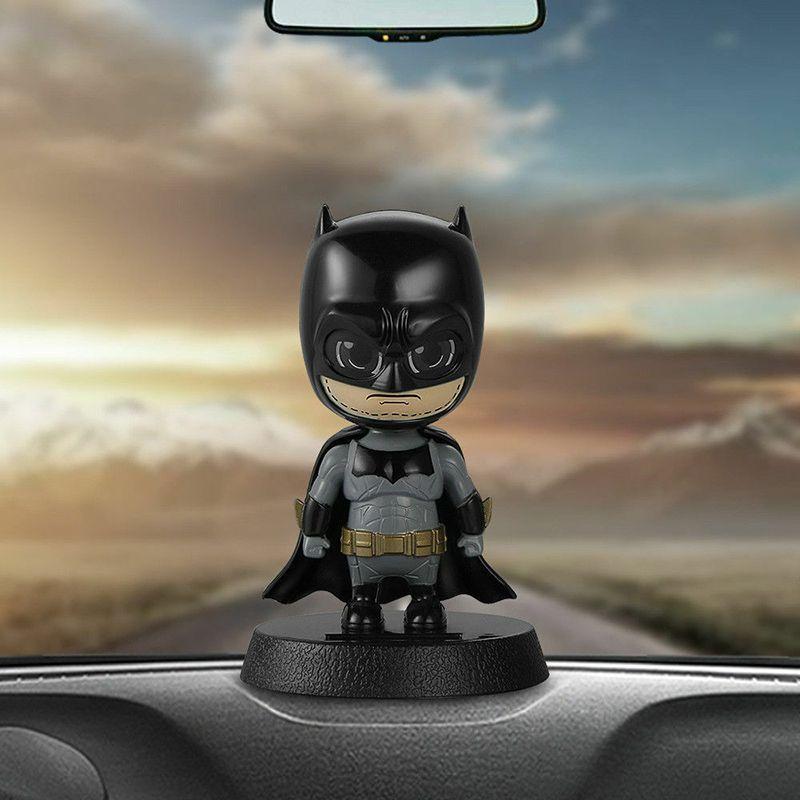 Бэтмен Качающая Головой Кукла на Приборную Панель Игривый Автомобильный Аксессуар на Солнечной Батарее