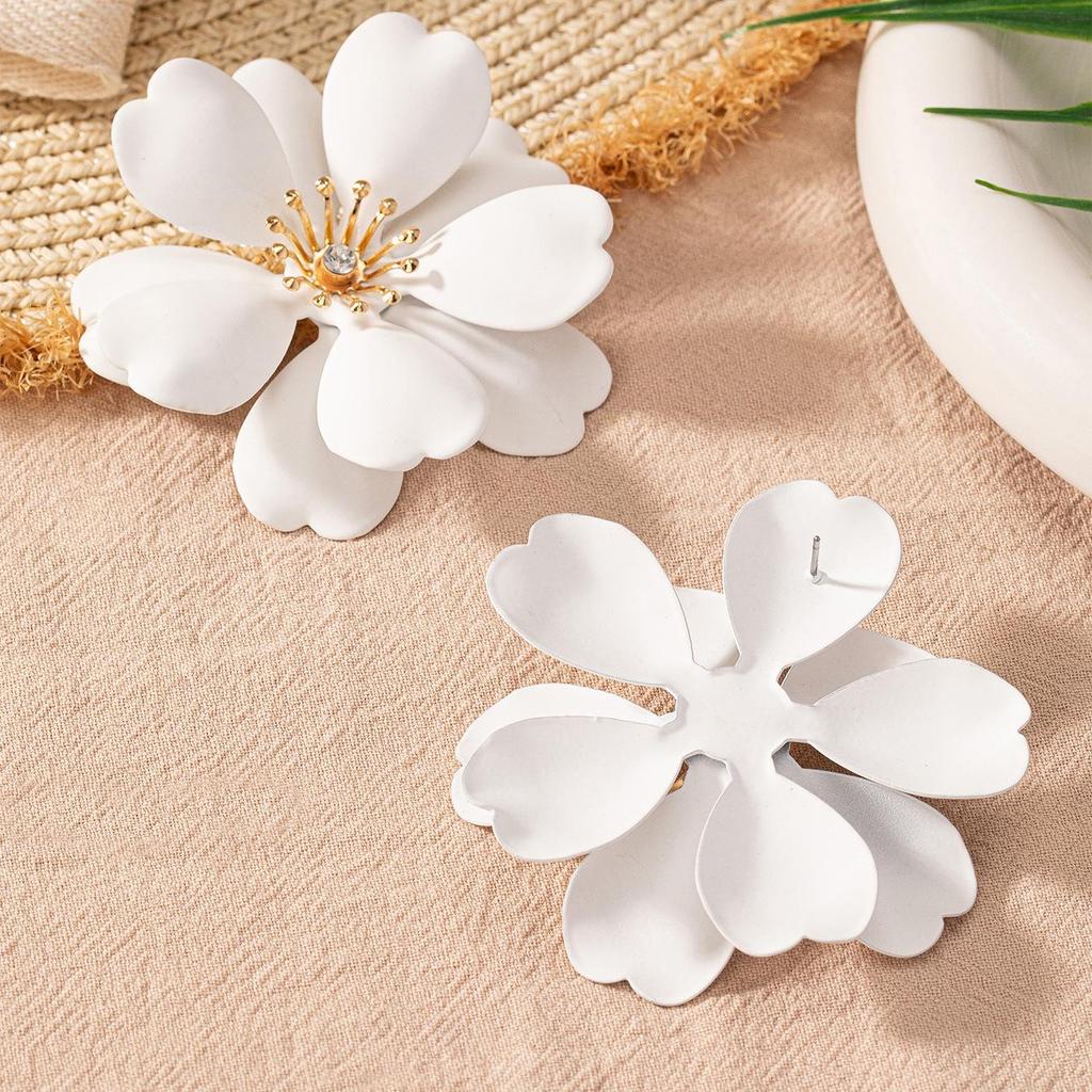 Retro Elegant Floral Stud Earrings: European & American Style