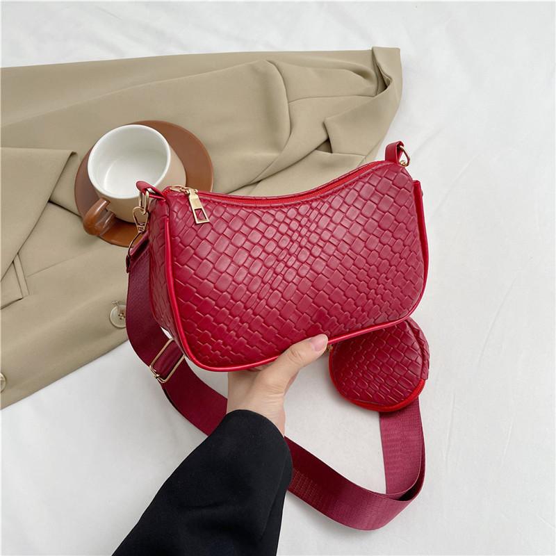 

Shoulder bag 2024 personalized new models are popular this year, and new casual and beautiful crescent bags are simple underarm bags in summer. червоний