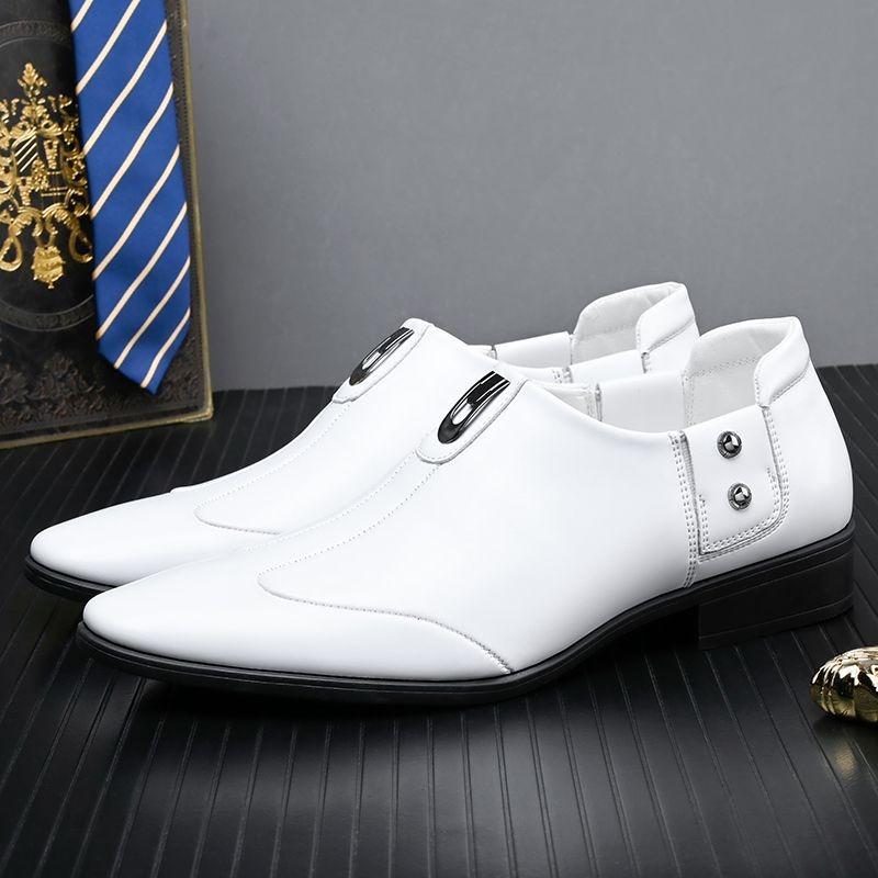 Autumn and winter men's business dress leather shoes gouging pointed men's shoes British shoes black can be velvet