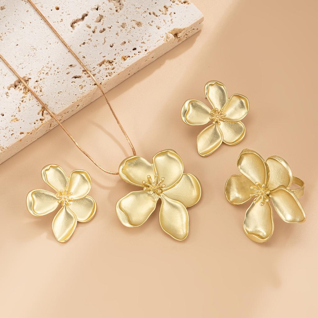Trendy Design Metal Flower Necklace/Earrings/Rings Set for Women Elegant Ladies Party Fashion Jewelry Accessories Set Gifts Girl
