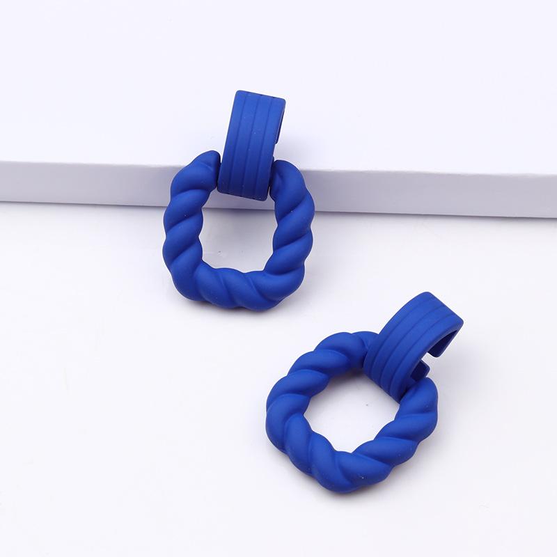 

Pinkdudu Geometric Circle Acrylic Stud Earrings Minimalist Square Drop Earrings Rubberized Colorful Earrings PD2230 S темно-синього кольору