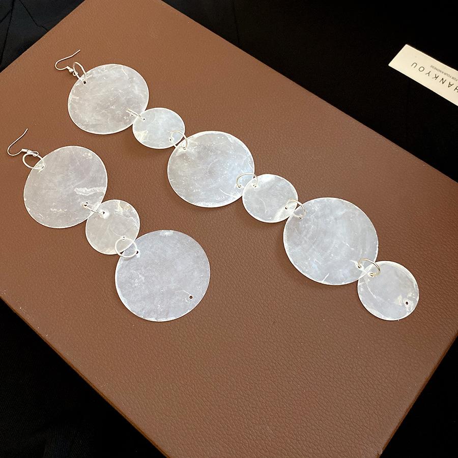 

Asymmetrical round shell fringed ear hook high-end temperament earrings personalized fashion exquisite light luxury earrings