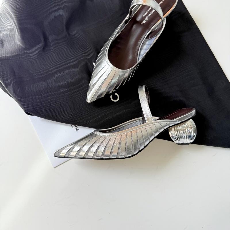 Fashion 2025 New Summer Women Mules Women Shoes Cover Toe Wedges Slippers Belt Buckle Pointed Toe Women Sandals Modern Slippers