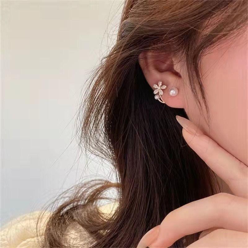 Zhao Lusi Same Pearl Earrings Female Niche Design Flower Earrings Female Fall and Winter 2025 New Arrival Tide Earrings Female