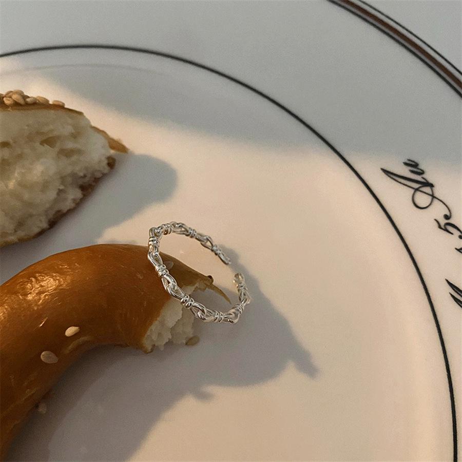 Xiaohongshu 925 Sterling Silver Exaggerated Plain Ring for Women – Simple, Luxurious, High-End Design.