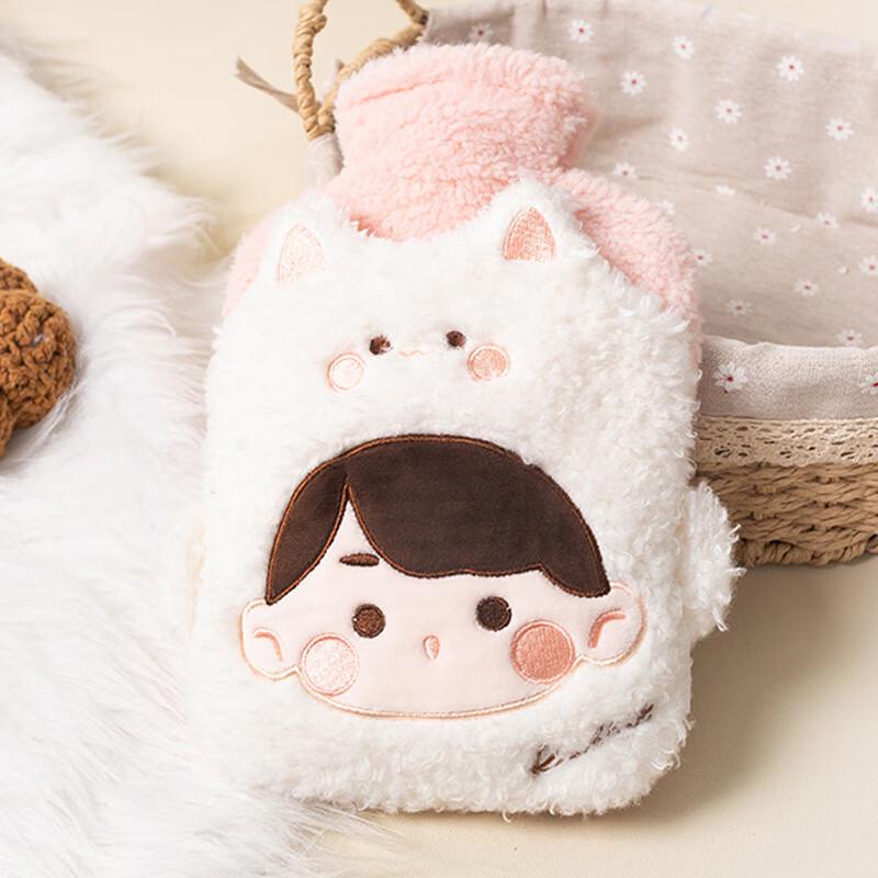 

Portable Hand-Insertable Hot Water Bottle