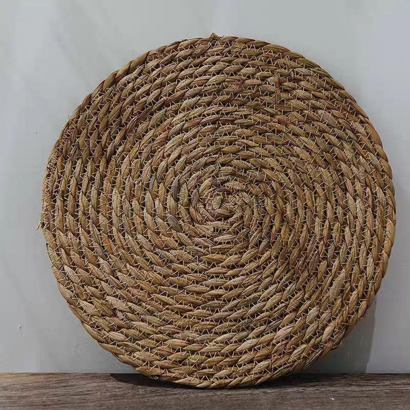Cattail Straw Braided Round Placemat and Coaster - Heat-Resistant Japanese-Style Table Mat for Home or Restaurant Decor