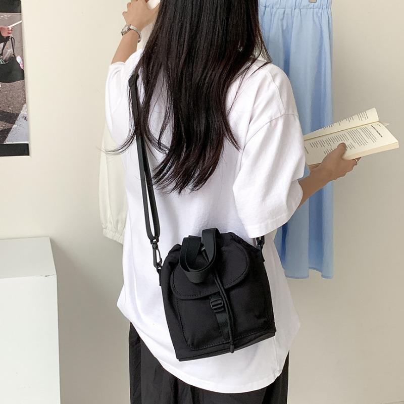 

Drawstring Bucket Bag Casual Crossbody Bag Niche and Lightweight Commuting Small Bag бежевий
