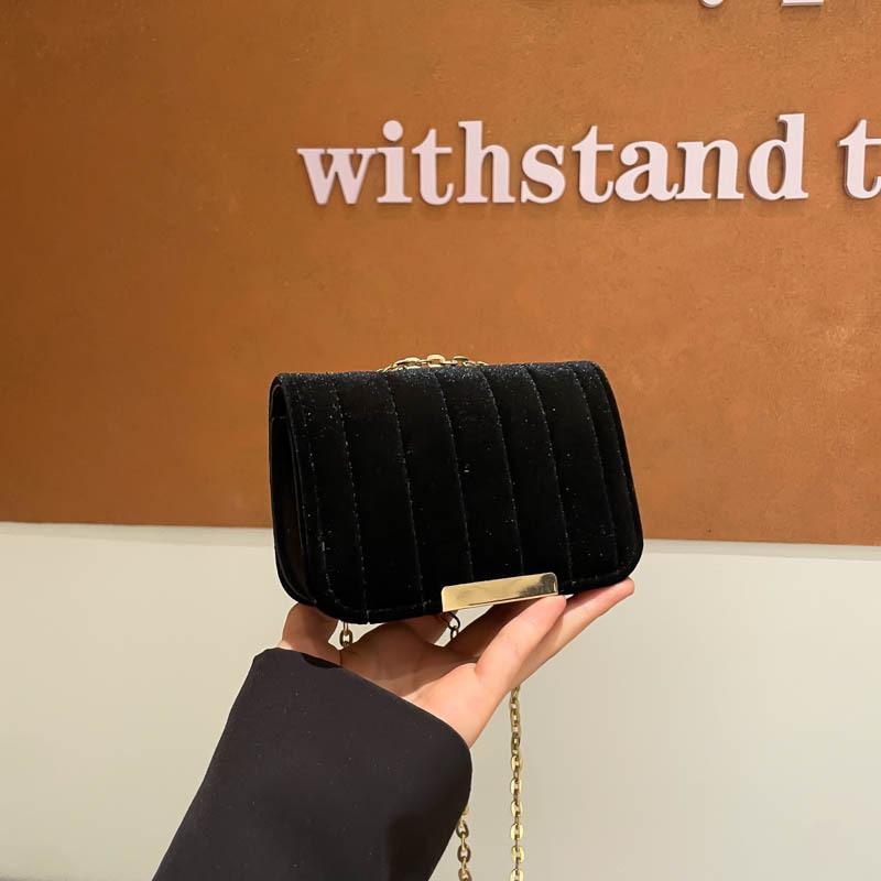 

High-end small bag women s new trendy fashion velvet chain messenger bag retro versatile shoulder small square bag чёрный