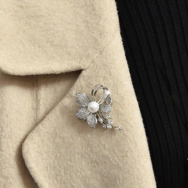 Luxury Rhinestone Flowers Imitation Pearl Brooches Women Sparkling Zircon Bowknot Brooch Pin Scarf Coat Suit Accessories Jewelry