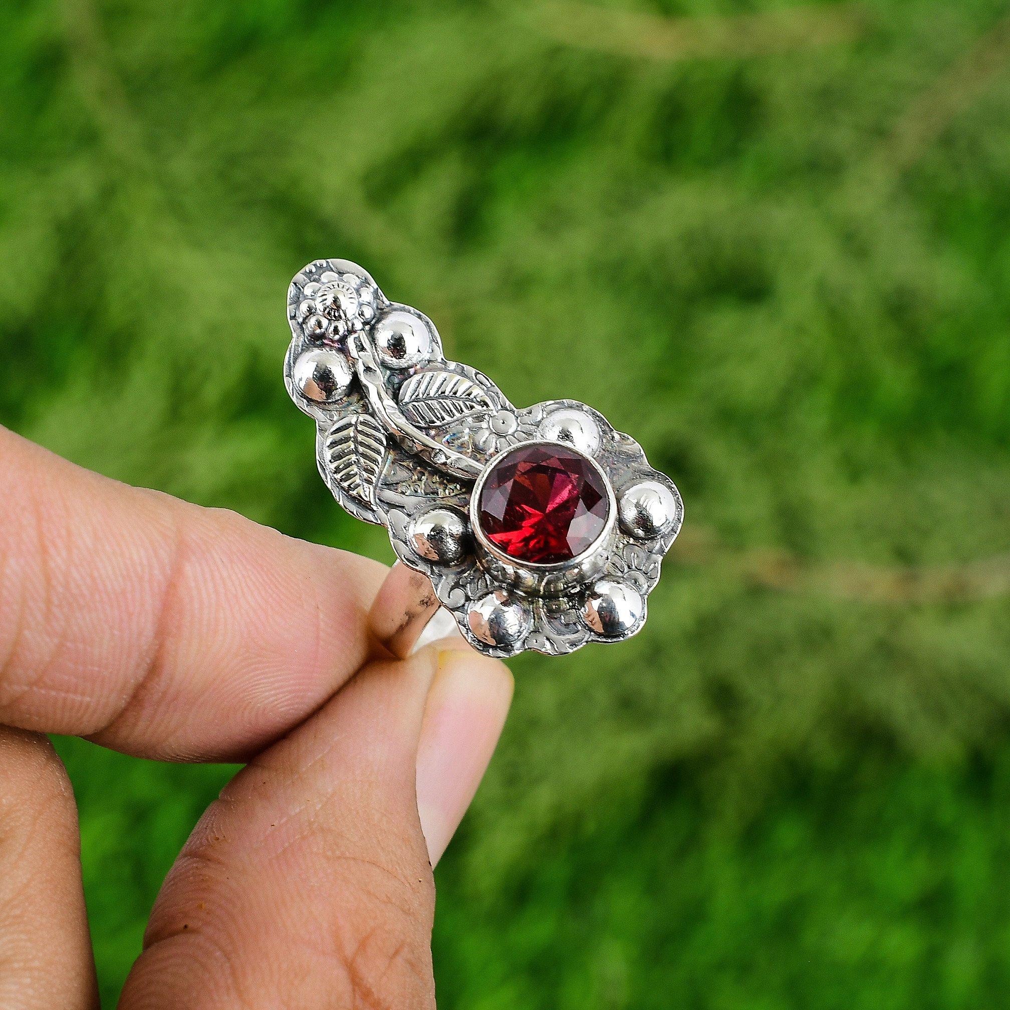 

Распродажа ко Дню матери Кольцо-цветок обещания из стерлингового серебра с натуральным мозамбикским гранатом Adjustable