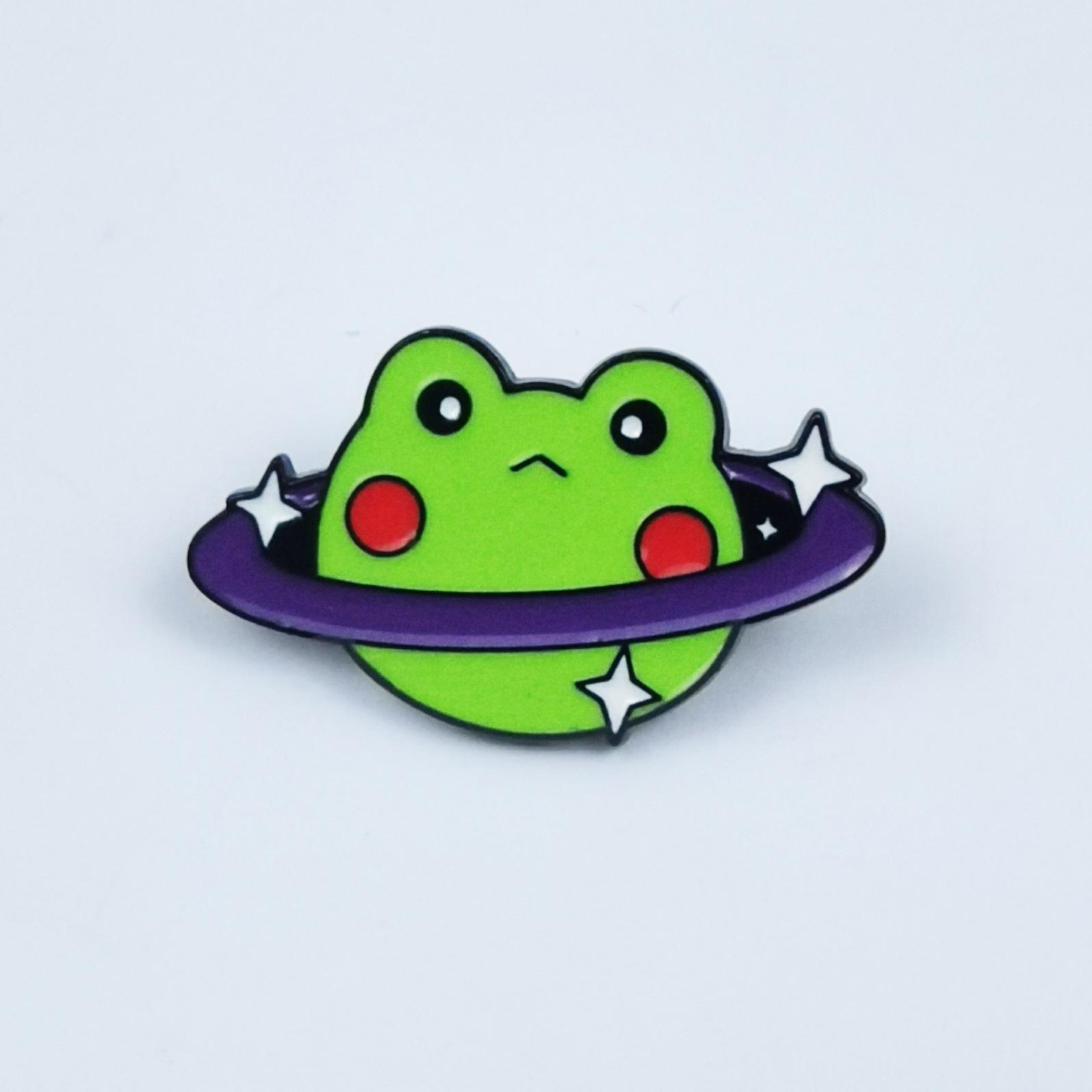 Versatile Cartoon Astronaut Frog Brooch: Cute Alloy Accessory for Clothes, Hats, and Backpacks лягушка сатурна