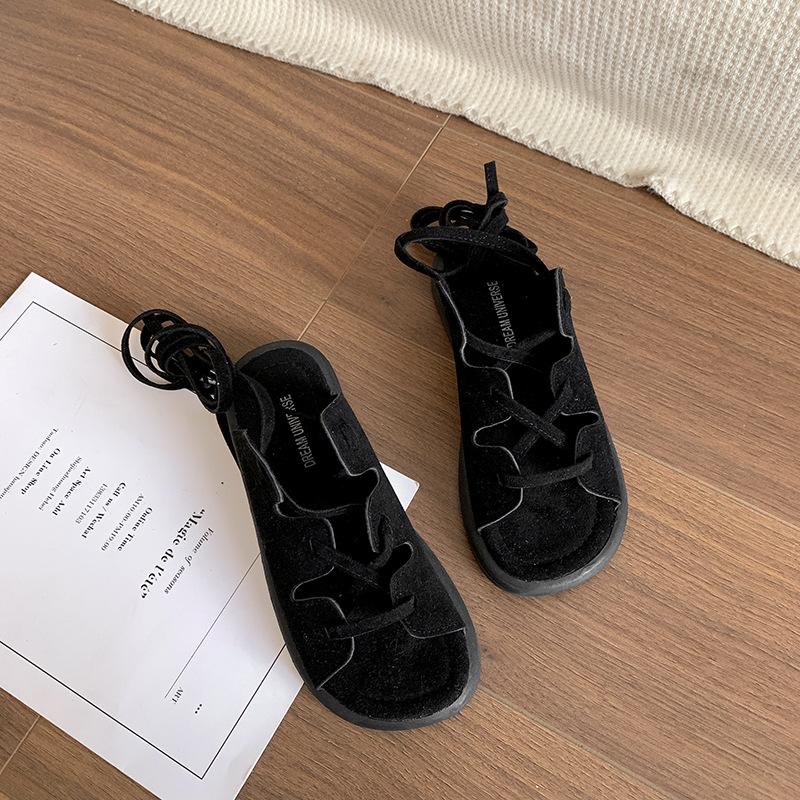 Fashion Lightweight Explosion Black Retro Flat Sandals Women's 2025 New Summer Wear Versatile Roman Sandals