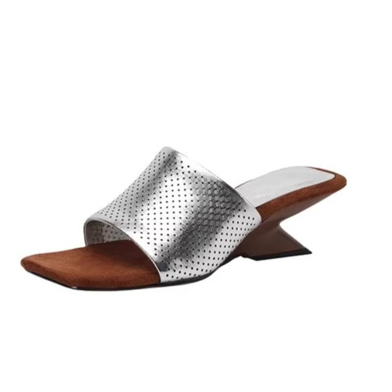 New Square-toe Open-toe Cutout Sandals and Slippers for Women, Retro Breathable Holes, Non-slip and Wear-resistant Flip-flops