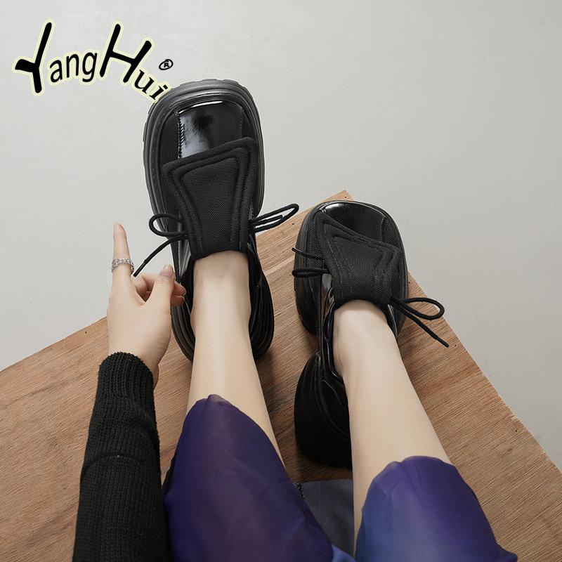 Small Leather Shoes Fashion Cool 2024 New Thick Sole Increase Pumps Chain Accessories Retro Versatile Single Shoes Female Autumn