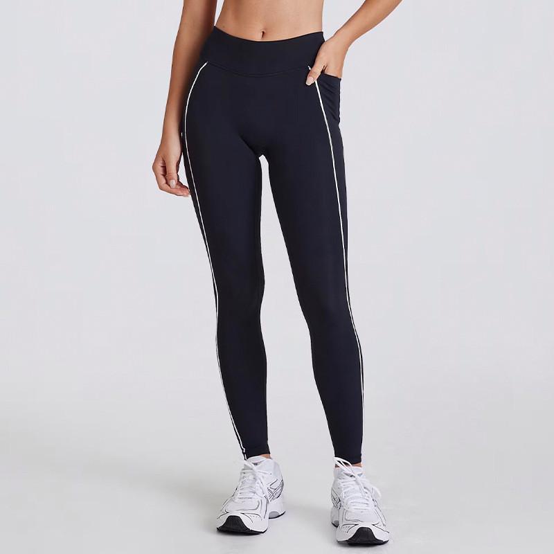 Q1R Two-Piece Color Block Fitness Shorts & V-Neck Halter Sports Bra Yoga Set - Quick-Drying & Breathable