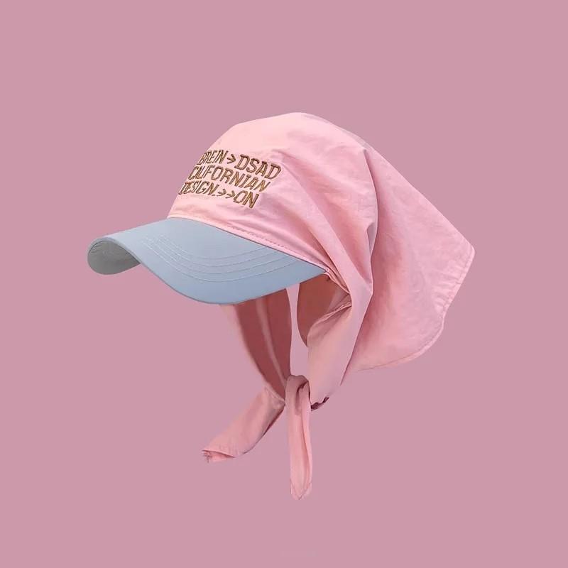 Cappello estivo con protezione solare, cinturino regolabile e motivo ricamato per attività all'aperto