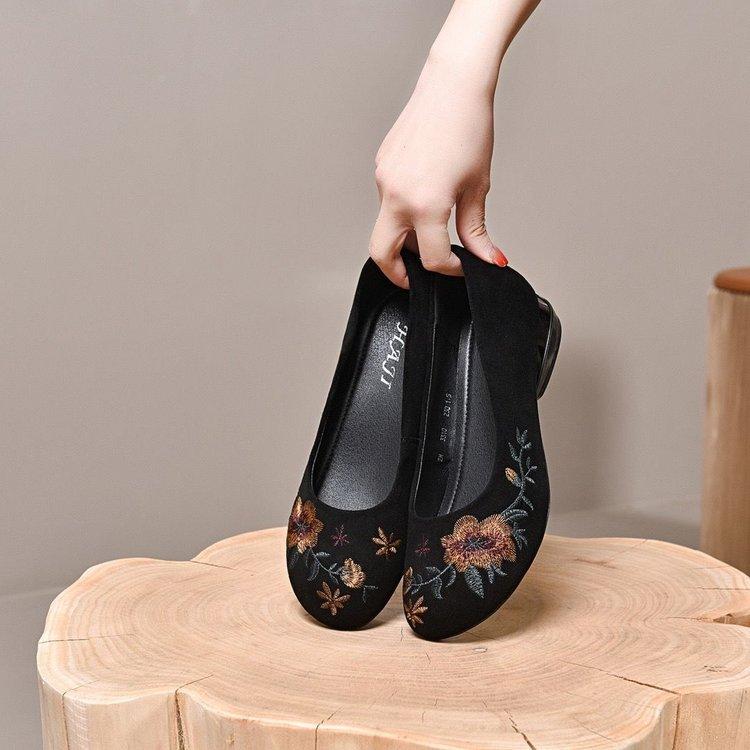 

Туфли на грубом каблуке женские, весна 2024, новые легкие туфли на низком каблуке для мам, туфли с круглым носком, вышитые туфли, удобные туфли из матовой кожи 41