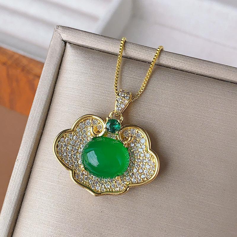 

Jewelry Copper Bottom Gold-Plated Ice Seed Fluorescent Imitation Red Corundum Gold Pendant Necklace 10 * 12