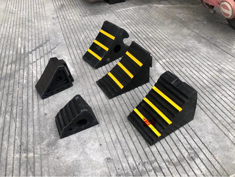 Portable Rubber Wheel Chock: Car, Truck, Parking Anti-Roll Stopper, Skid Preventer Triangle.