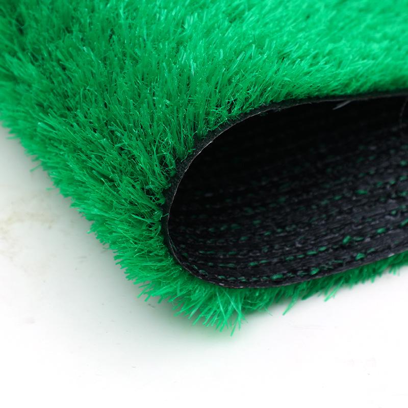 Bunter Kunstrasen: Außendekoration für Kindergärten & Einkaufszentren