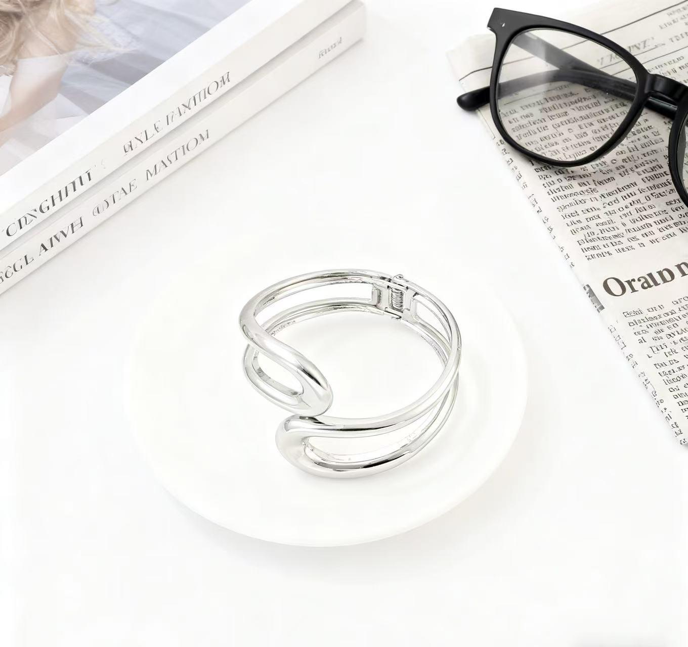 Минималистичный Роскошный Европейский и Американский Дизайнерский Металлический Геометрический Браслет-Манжета - Женский Элегантный Высококлассный Браслет