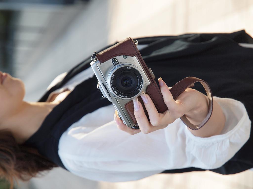 OLYMPUS Håndleddsreim for Speilløse Ekte Kameraer, Brun, Lær, CSS-S110LSBR