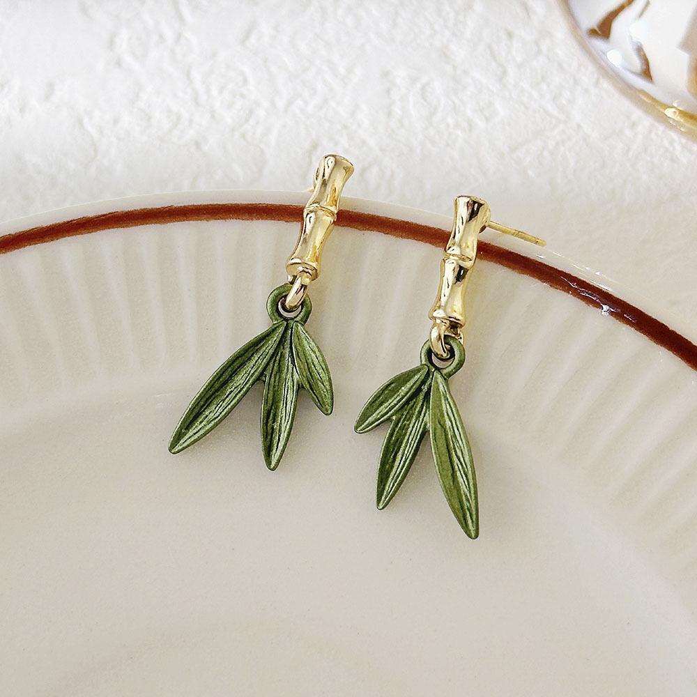 High-Grade Green Floral Pearl Earrings - Silver Needle Lily of the Valley and Tulip Design