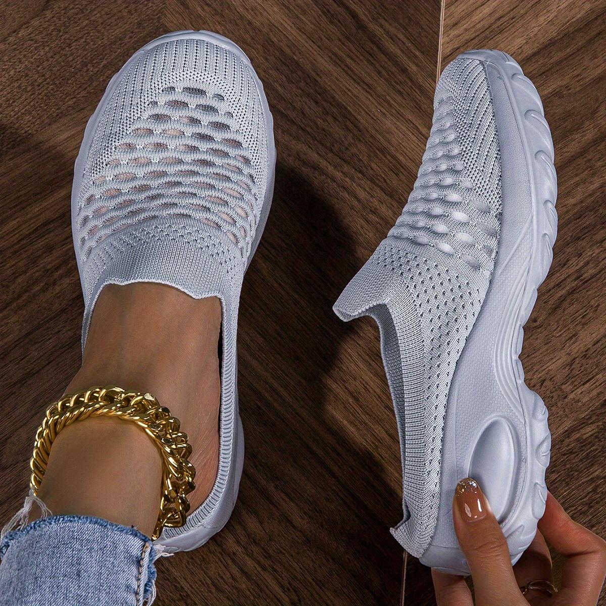 

Летом 2025 года корейскую версию шлепанцев из сетчатой ткани с сандалиями с полуподдержкой можно носить обеими сторонами. 43 серый