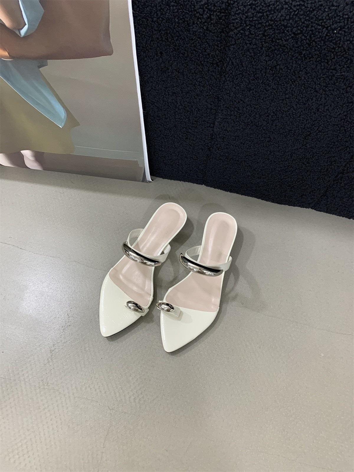 

Cool summer temperament pointed leopard print strap cover toe cool slippers women s 2025 new vacation beach sandals 40