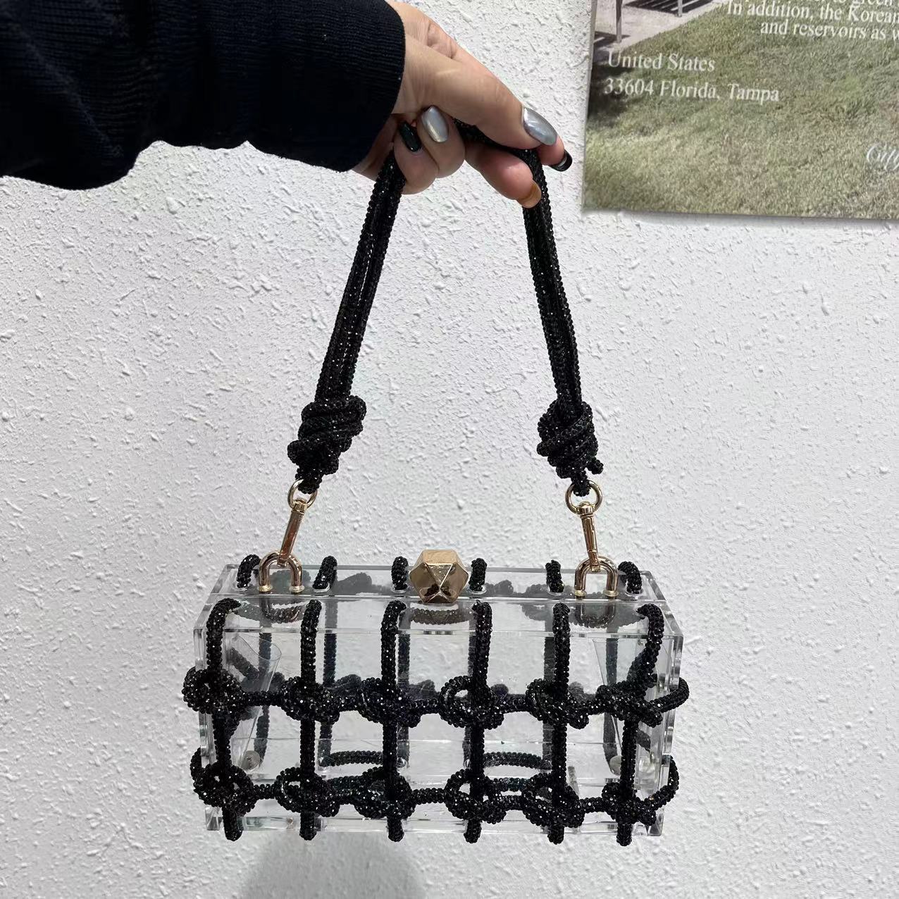 

Модные тенденции Стразы Кошелек Сумки Для Женщин 2024 Новая Элегантная И Универсальная Вечеринка Квадратная Сумка Кристалл Клатч чёрный