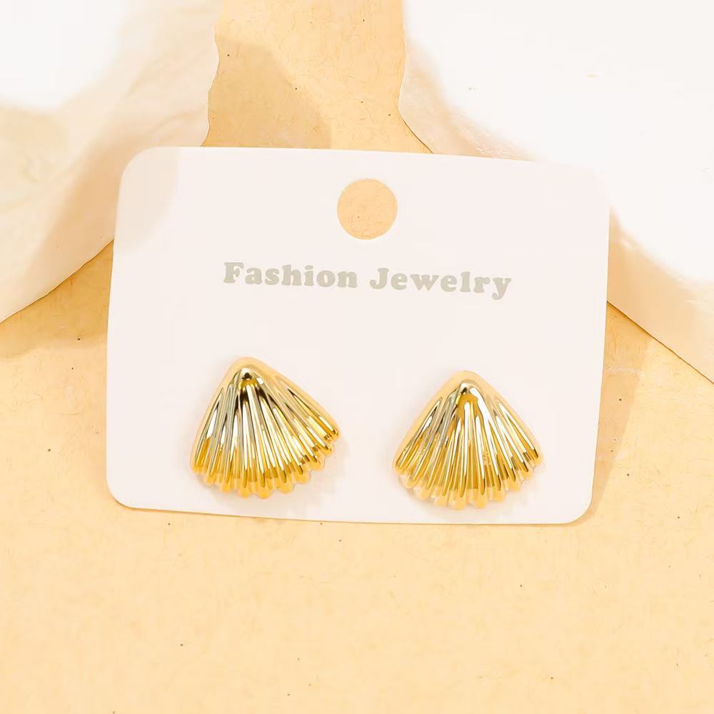 Starfish shell fashion stud earrings women's vacation leisure style conch acrylic gold-plated stud earrings hot-selling models