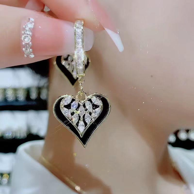 S925 Silberstift Schwarzer Stein Hohl Liebe Ohrringe Zirkonlegierung Ohrringe