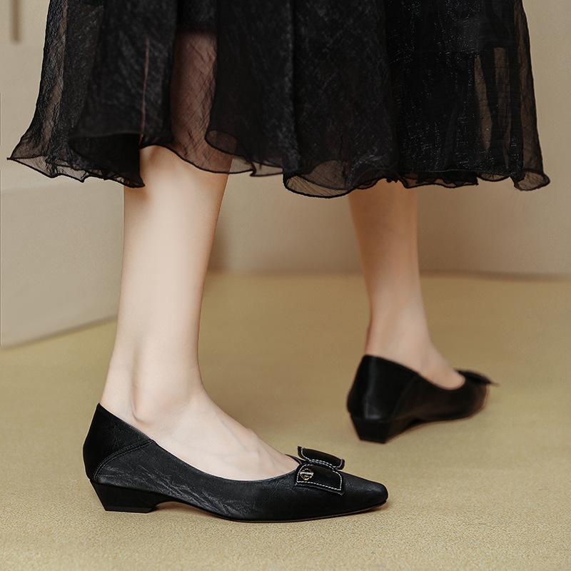 Low-heeled single shoes women's new soft leather light-mouth red women's shoes are not tired, square-headed thick-heeled shoes