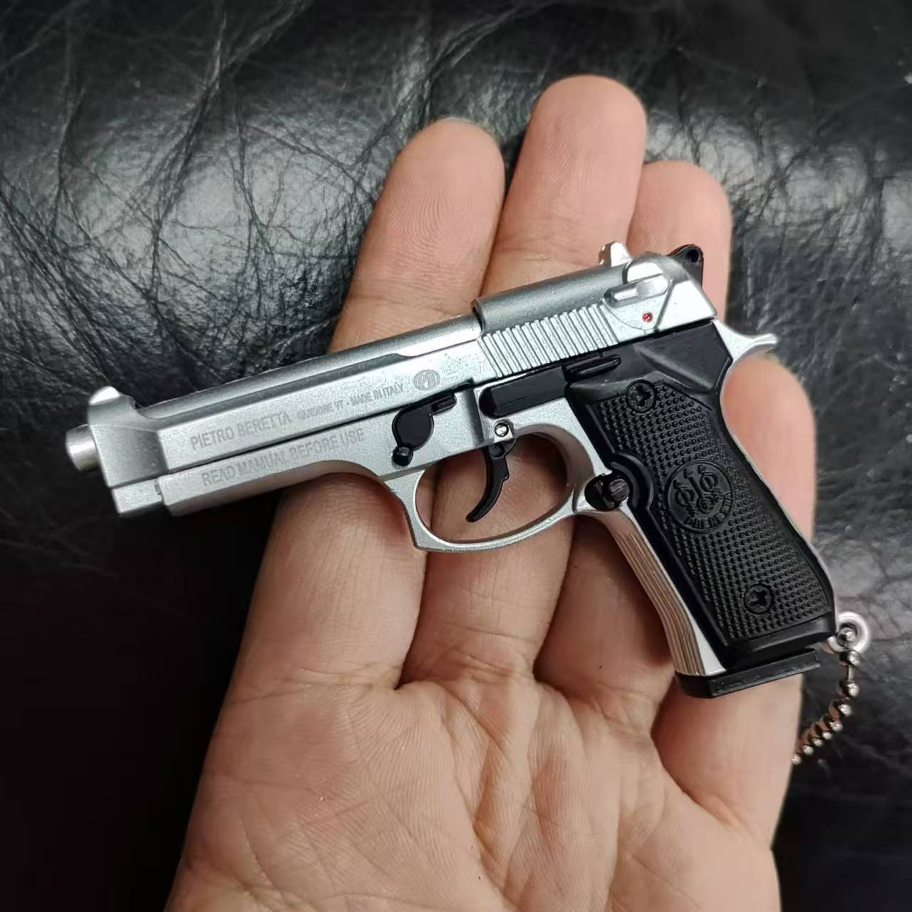 

1:3 сплава 92f пистолет модель мини 1911 пистолет брелок сумка подвеска съемный игрушечный пистолет для взрослых детей подарок