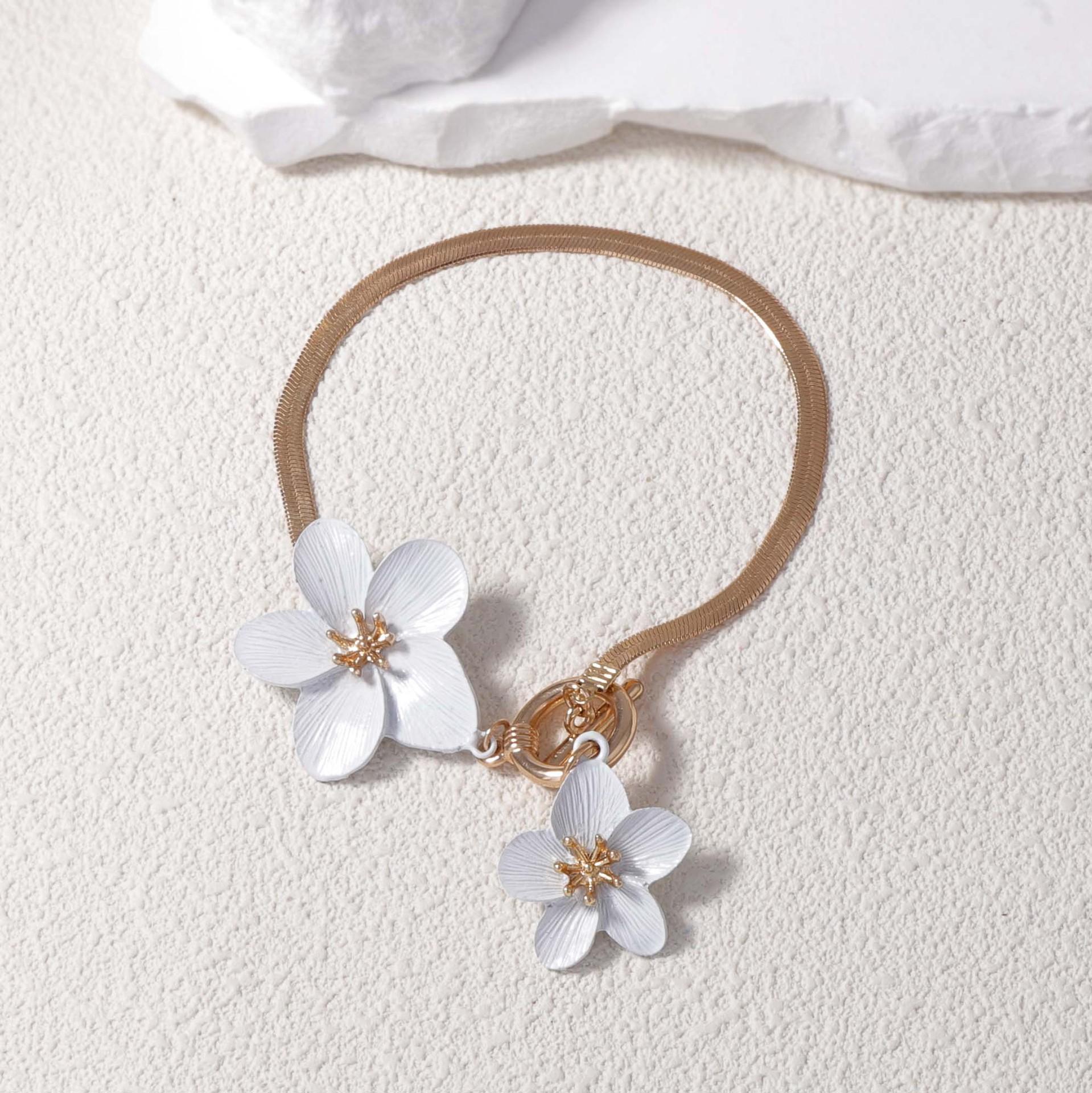 

Элегантный белый цветочный браслет на щиколотку для женщин для отдыха и повседневной носки белый