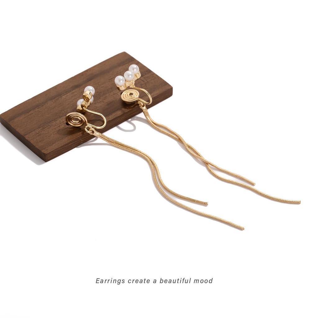 *Gold Tassel Pearl Earrings: Hong Kong Style, Retro-Modern Design for Women*