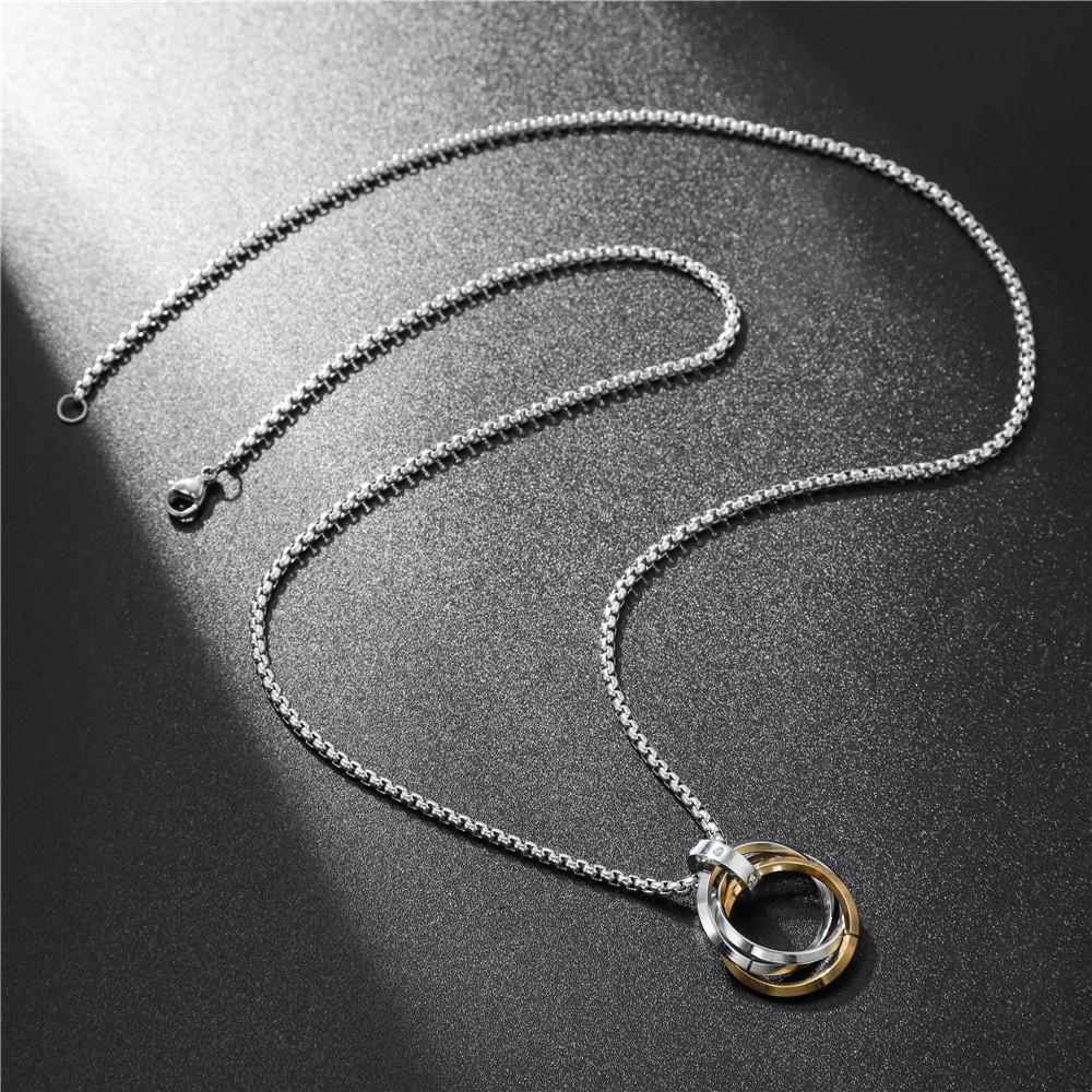 Collana da uomo con ciondolo alla moda a tre anelli in stile hip hop, stile giapponese-coreano, gioiello a catena maglione in acciaio al titanio.