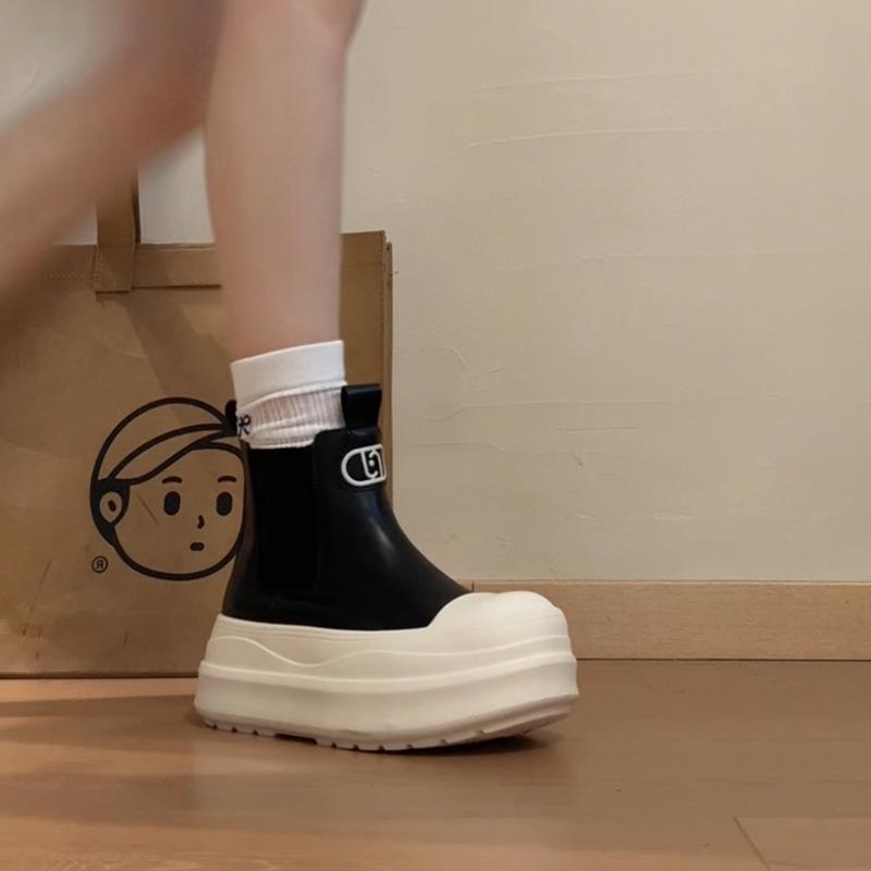 2025 Autumn and Winter Fashion Thick-soled Heightening Short Boots Women's Round Head Comfortable Fashion Boots Academy Style Flat-soled High-top Sho