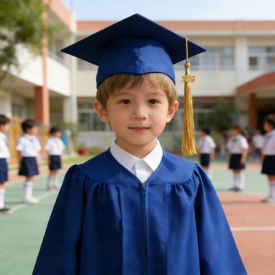 Set Tocco e Toga per la Laurea all'Asilo 2026 Toga di Laurea con Zip Nascosta Nappa Dorata Completo per la Laurea dei Bambini della Scuola Elementare