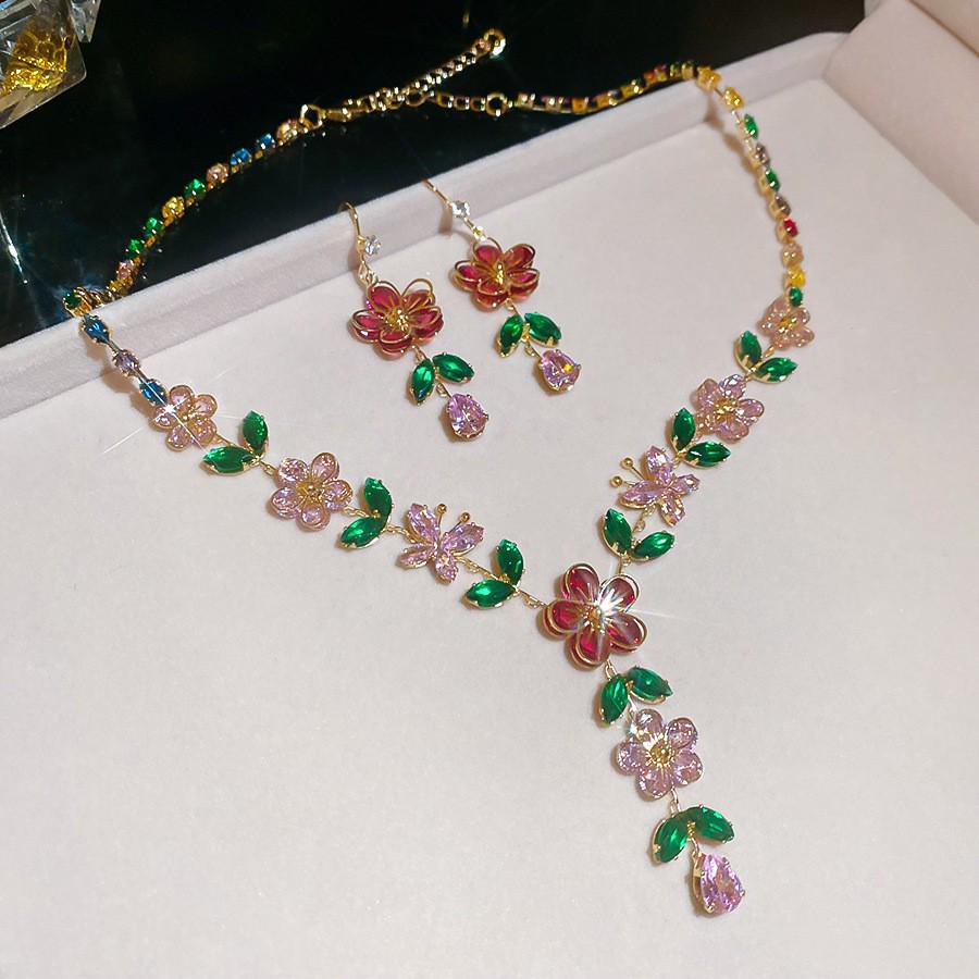 Sada čtvercových náušnic s kamínky a náhrdelníku: Elegantní, Luxusní a Všestranný Choker Šperk