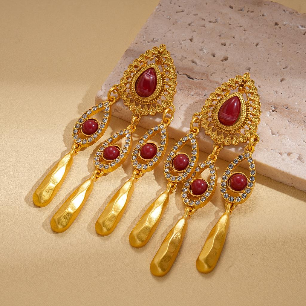 European and American Court Style Resin Diamond-encrusted Hollow Water Drop Fringed Silver Needle Earrings Retro Niche Light Luxury Earrings