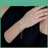 Zirkonia-Blumenblatt-Handkette für Damen mit Silberplattierung und elegantem Stil
