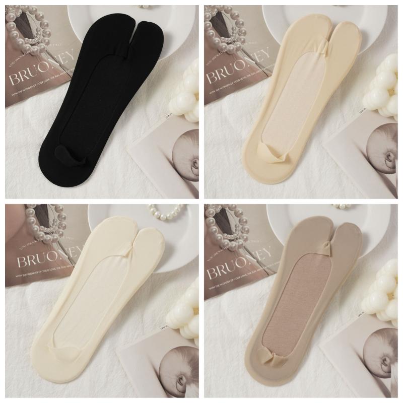 Women's Ice Silk Two Toe Invisible Socks Silicone Non-Slip Split Toe Boat Socks Thin Breathable Sweat Absorbing Summer No Show Socks
