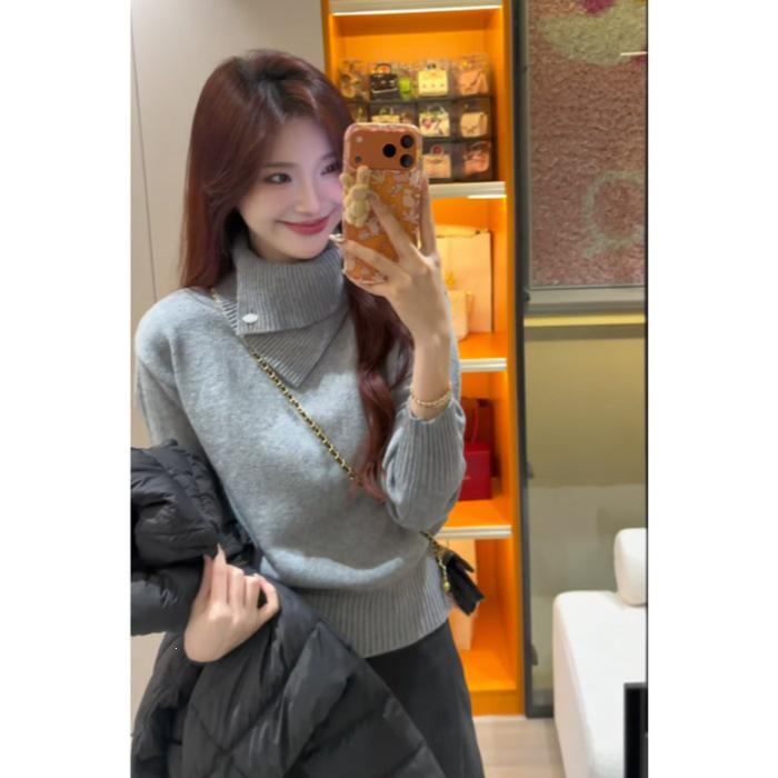 New Autumn/Winter Gray High-Neck Sweater for Women: Thick, Wearable Knit Pullover with Luxurious Feel